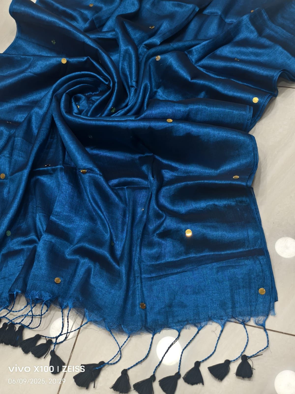 Raga tissue saree